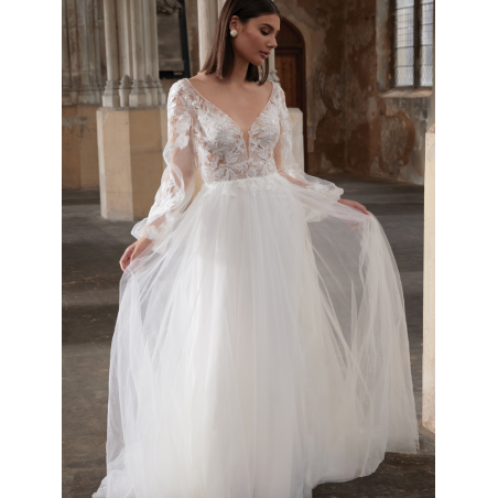 Robe de mariée longue style princesse, manches longues, perles et sequins