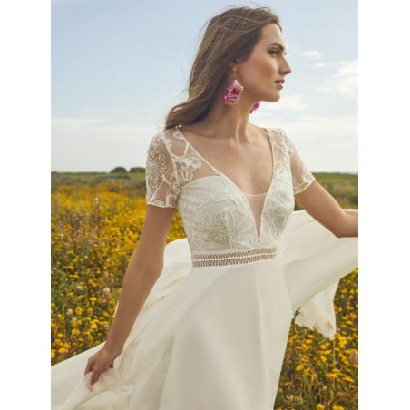 Robe longue de mariée, fluide, dos nu, dentelle, by Rembo Styling