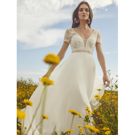 Robe longue de mariée, fluide, dos nu, dentelle, by Rembo Styling