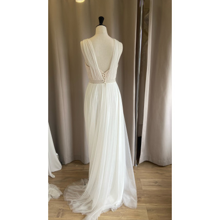 robe de mariée crêpe et mousseline petites manchettes et dos nu Lambert Créations