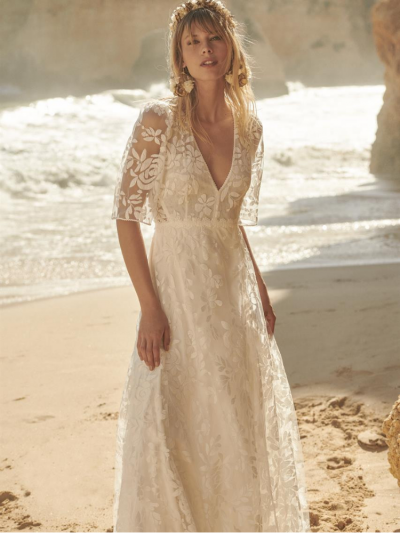 Robe de mariée en dentelle, dos nu by Rembo Styling