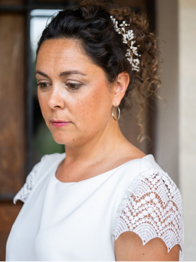 Arlette  robe courte civile de l'Atelier de Juliette se Marie, en crêpe et guipure. Création française