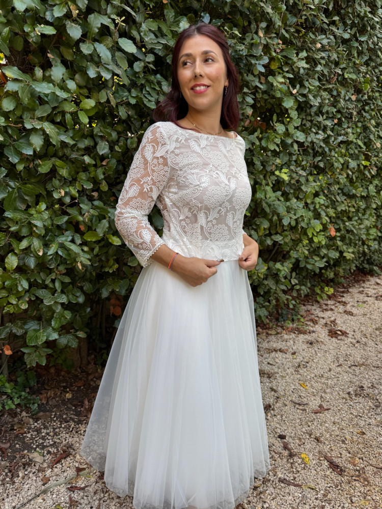 Top en tulle brodé, dos nu et manches 3/4 by Atelier de Juliette