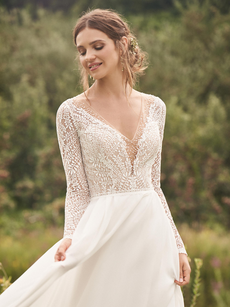 Robe romantique fluide dentelle à paillettes, manches longues Justin Alexander