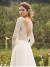 Robe romantique fluide dentelle à paillettes, manches longues Justin Alexander